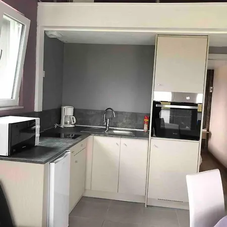 Maison Charmante A Avec Terrasse Et Parking Gratuit.