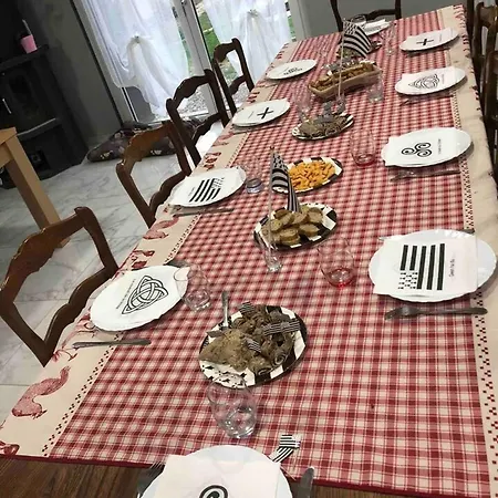 Maison Charmante A Avec Terrasse Et Parking Gratuit. Semesterbostad *