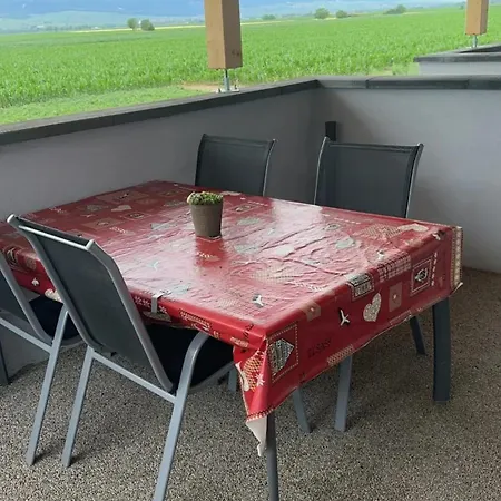 Maison Charmante A Avec Terrasse Et Parking Gratuit. Semesterbostad *