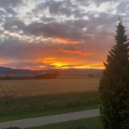 Maison Charmante A Avec Terrasse Et Parking Gratuit. *